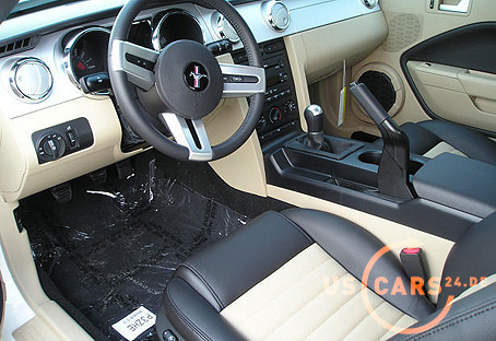 2007 FORD MUSTANG --- Zwei-Farbige Leder-Ausstattung